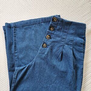 Wide legged pants